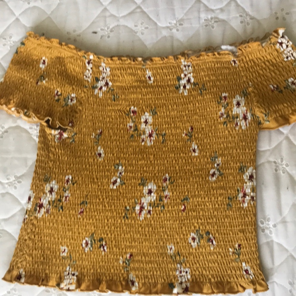 Medium ruffled crop top